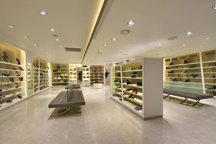 أفكار التصميم الداخلي لمتجر أحذية كبير