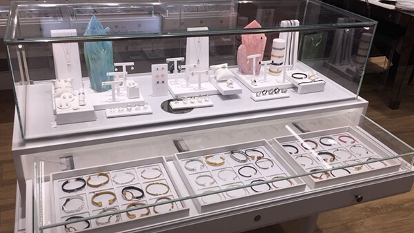 jewelry store fixtures and displays