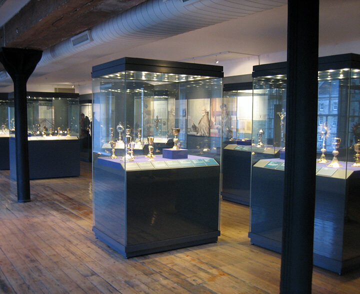 museum quality display cases