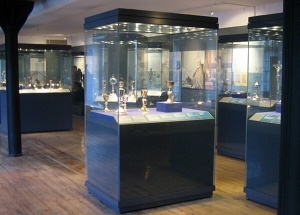 عرض الحالات المتحف يعرض متحف الزجاج المخصص